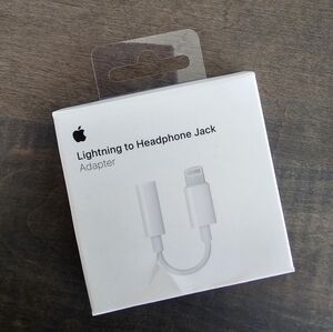 Apple Lightning to 3.5mm Adapter - White